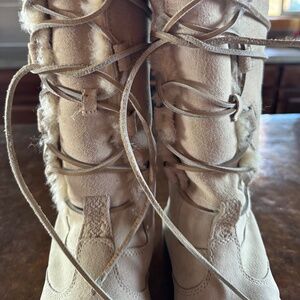 Women's  Cream Whitney Uggs size 8